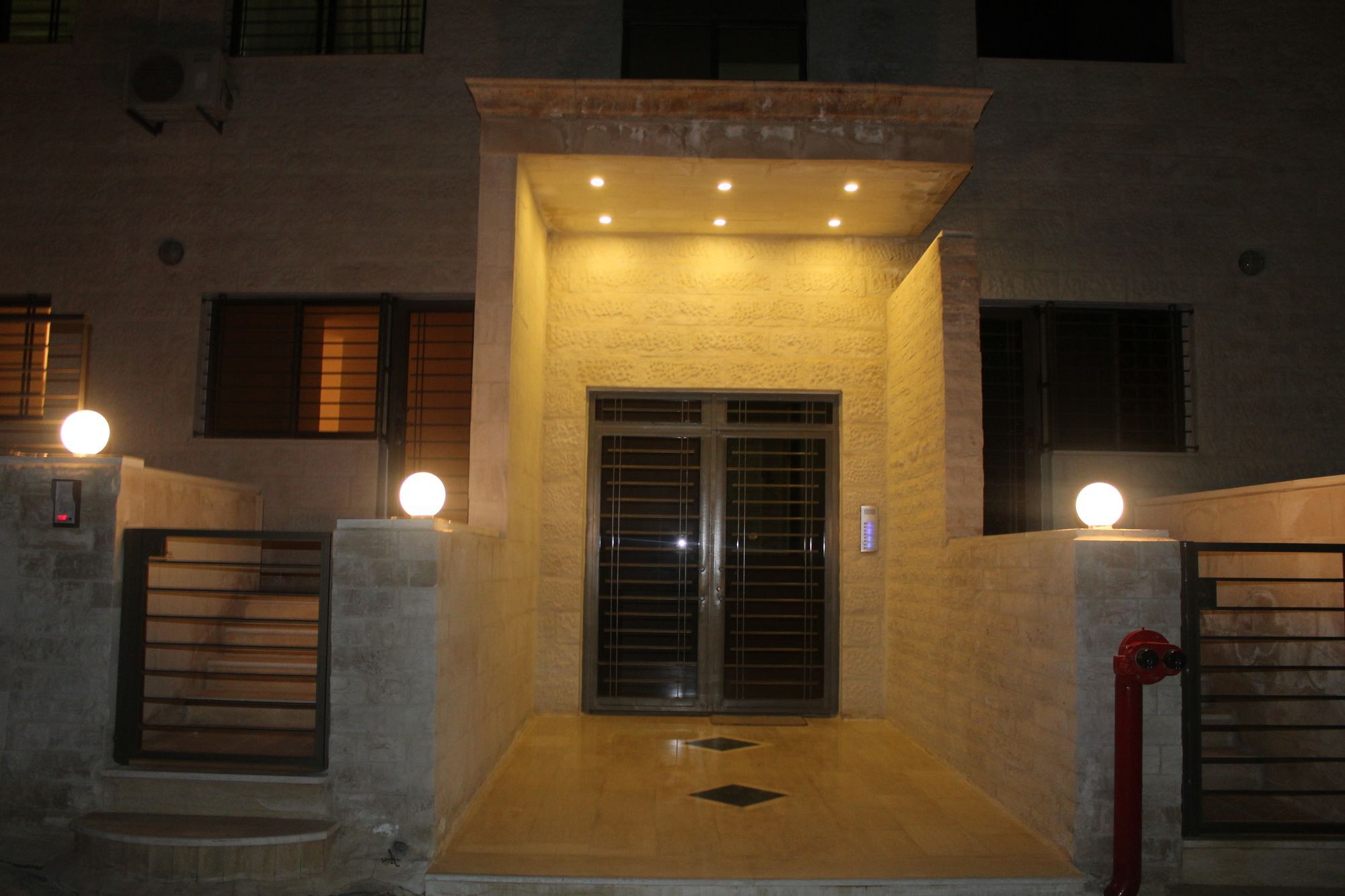 Faraseen Apartments 1 Amman Exterior photo